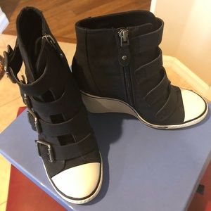 Cute wedges that go with everything!